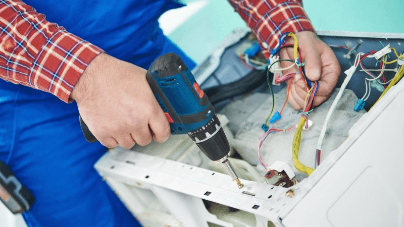Karşıyaka Dominox Dominox çamaşır makinesi kart tamiri – Su almama arızası orijinal parça ile giderildi. - Teknik servis örneği